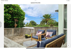 Cabbage Tree - Summer or Winter Beachfront Haven